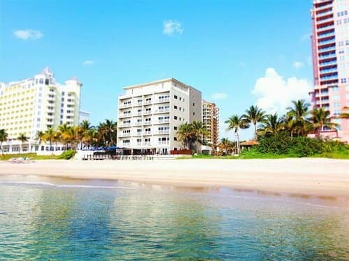 Внешний вид отеля Sun Tower Hotel & Suites on the Beach