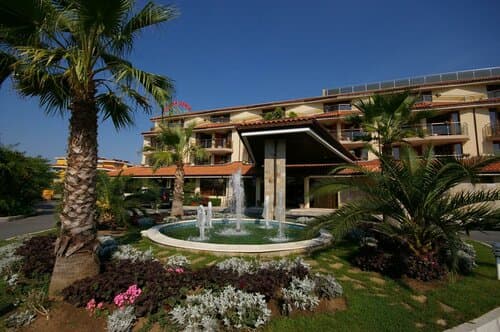 Внешний вид отеля Laguna Beach Resort & SPA