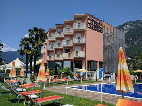 Внешний вид отеля Hotel Everest Arco