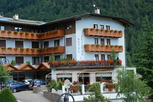 Внешний вид отеля Hotel Ariston