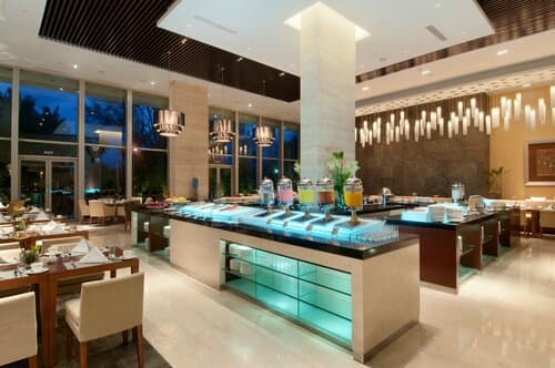 Внешний вид отеля Hilton Bandung