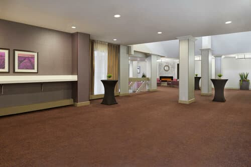 Внешний вид отеля Holiday Inn Toronto International Airport