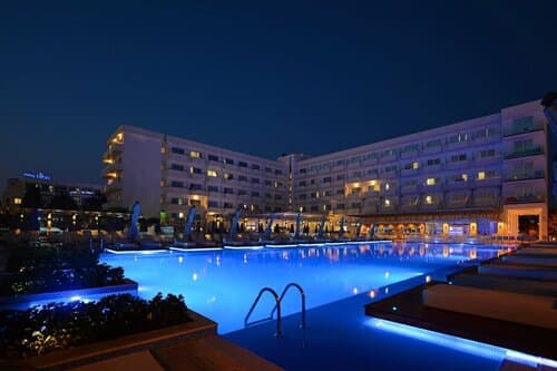 Внешний вид отеля Nestor Hotel