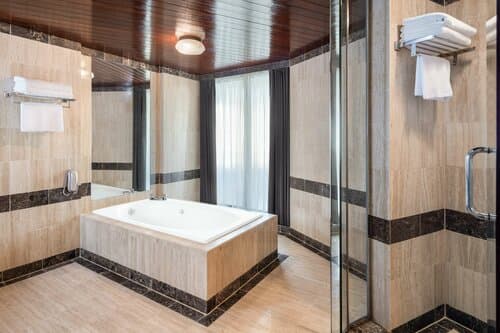 Внешний вид отеля Radisson Blu Hotel, Dubai Deira Creek